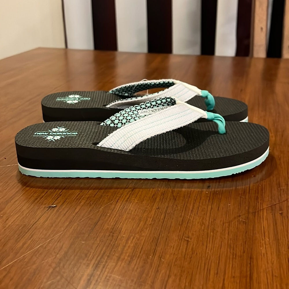 New Balance Madaket Thong Flip Flops Sandals new black green Women’s Size 7 - Picture 3 of 11